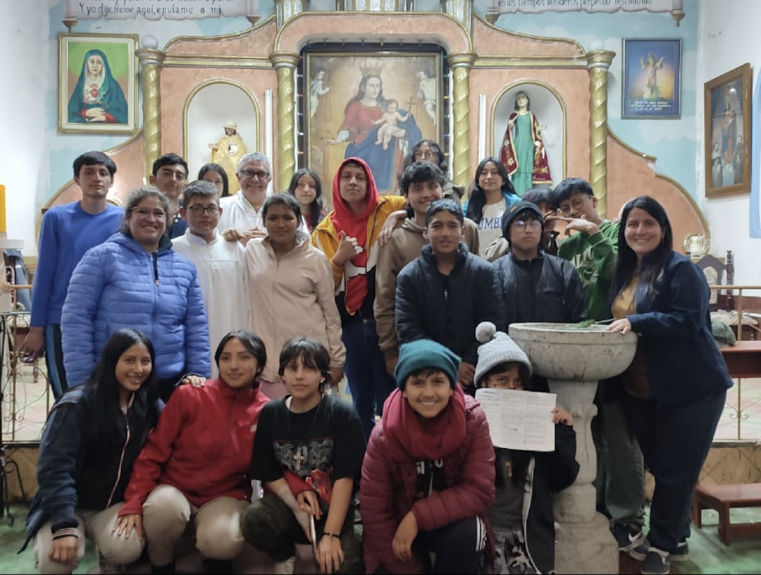 Grupo misionero UE Don Bosco La Tola en comunidad de Pintag.